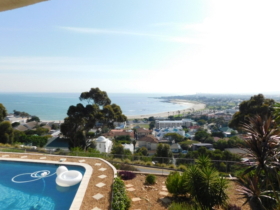 6 Bedroom Property for Sale in Mountainside Western Cape